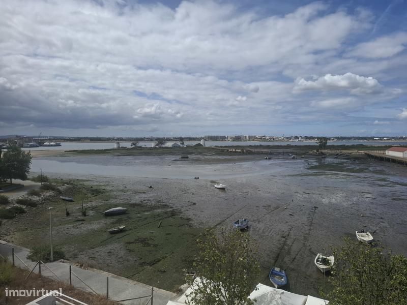 Excelente Apart. junto ao Tejo C/ 2 Parq. e Arrecadação