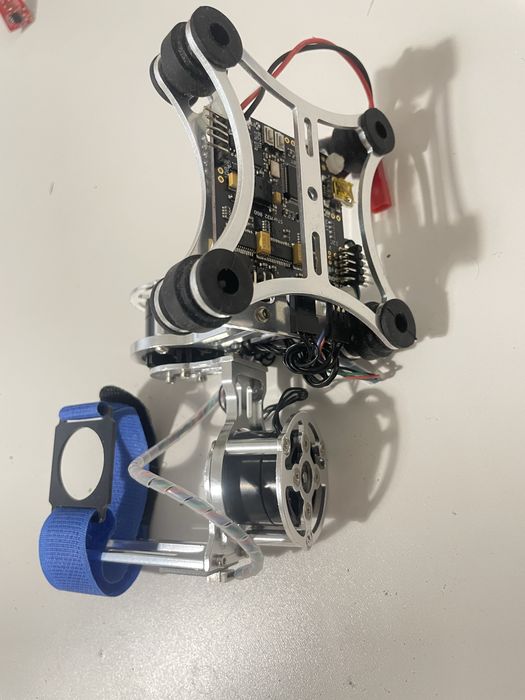 Двохпідвісний стабілізатор для дрона