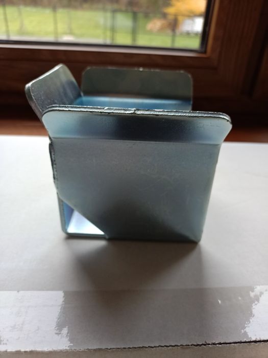 Uchwyt najazdowy do bramy przesuwnej