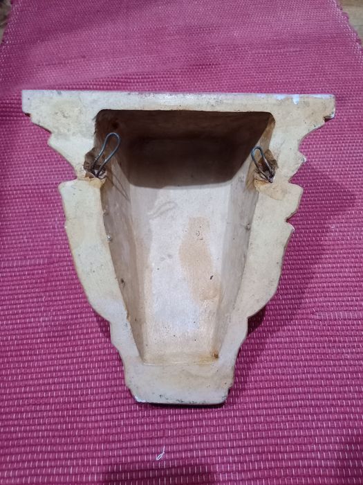 Peanha ou missula centenária em gesso