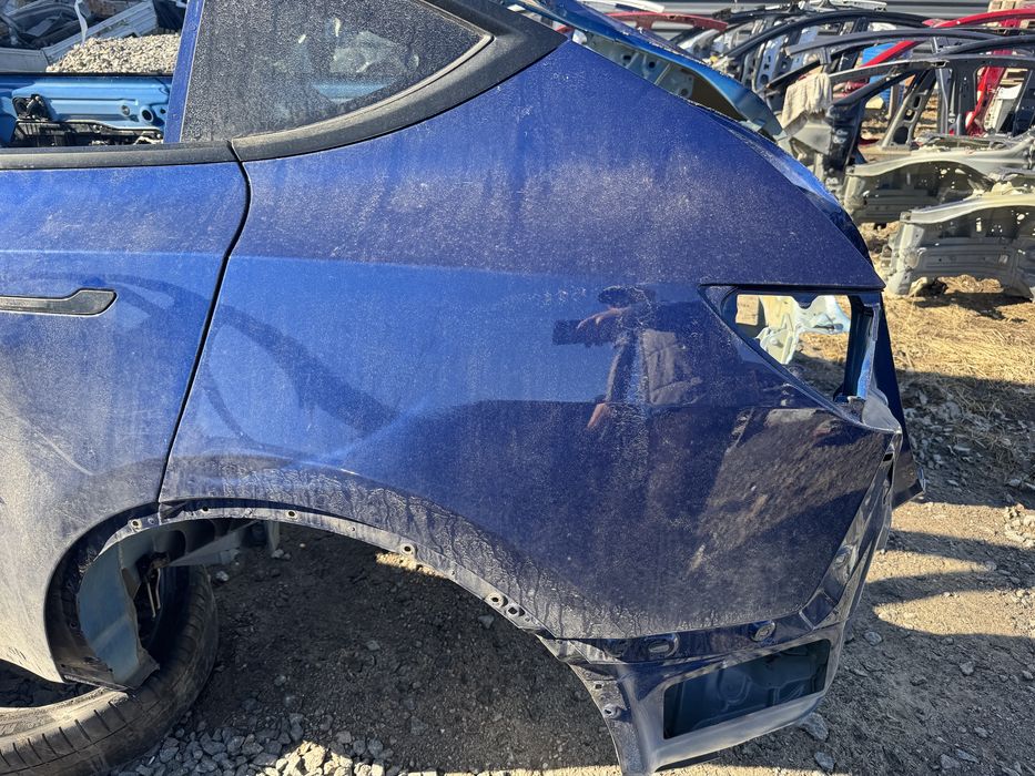 Четверть model Y