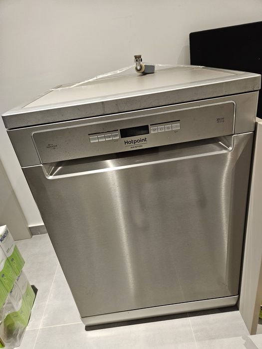 Maquina lavar loiça Hotpoint Ariston