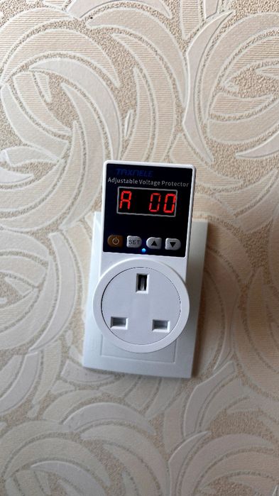 реле  бар'єр напруги UK вилка