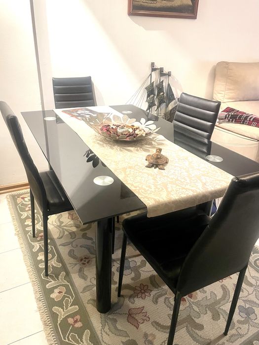 MESA DE JANTAR + 2 caseira pele