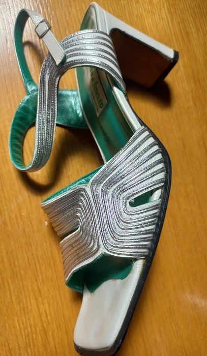 Sandałki srebrno białe że skóry 38