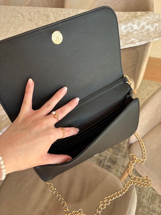 Bolsa Moschino preta nova