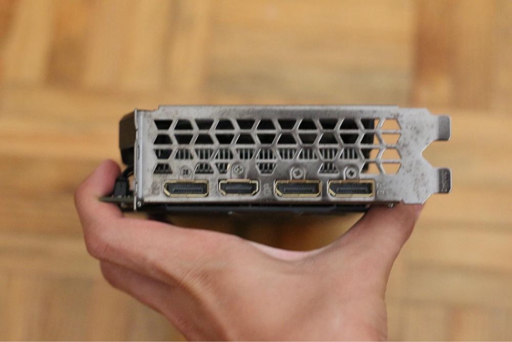 Gigabyte GTX 1660 Super - Impecável