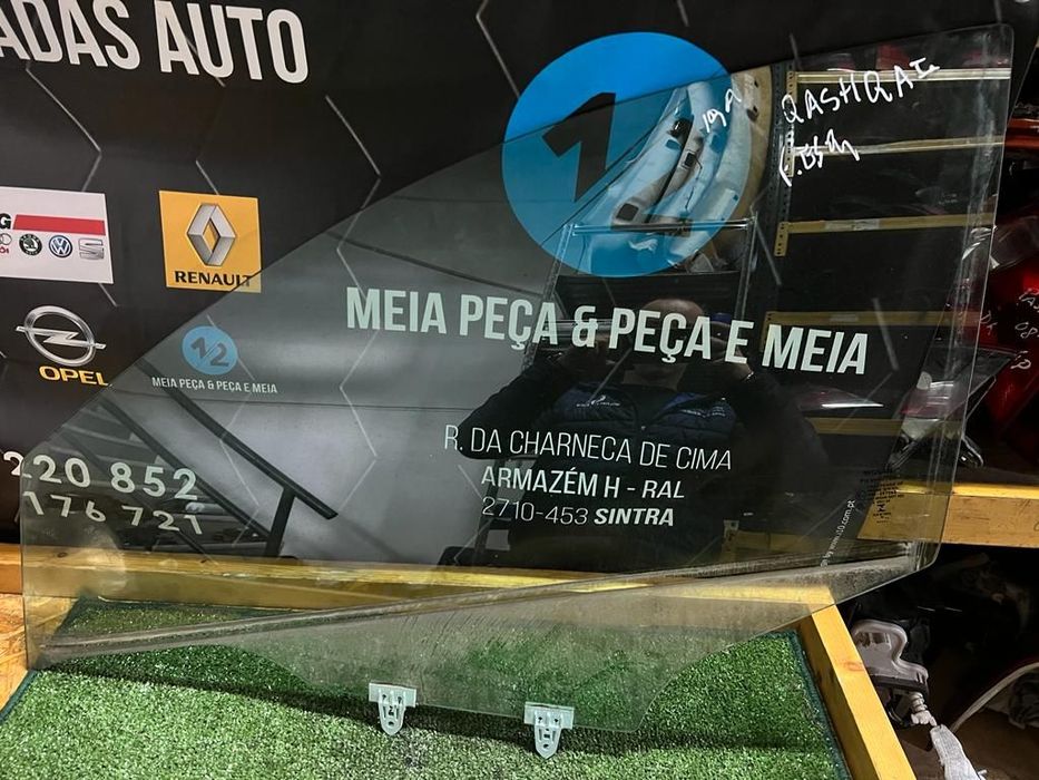 Vidro porta frente esquerdo Nissan Qashqai ano 2017