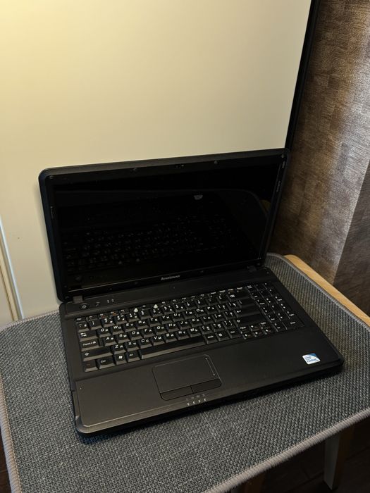 Ноутбук Lenovo G550 під відновлення або на запчастини. Потребує ремонту матриці.