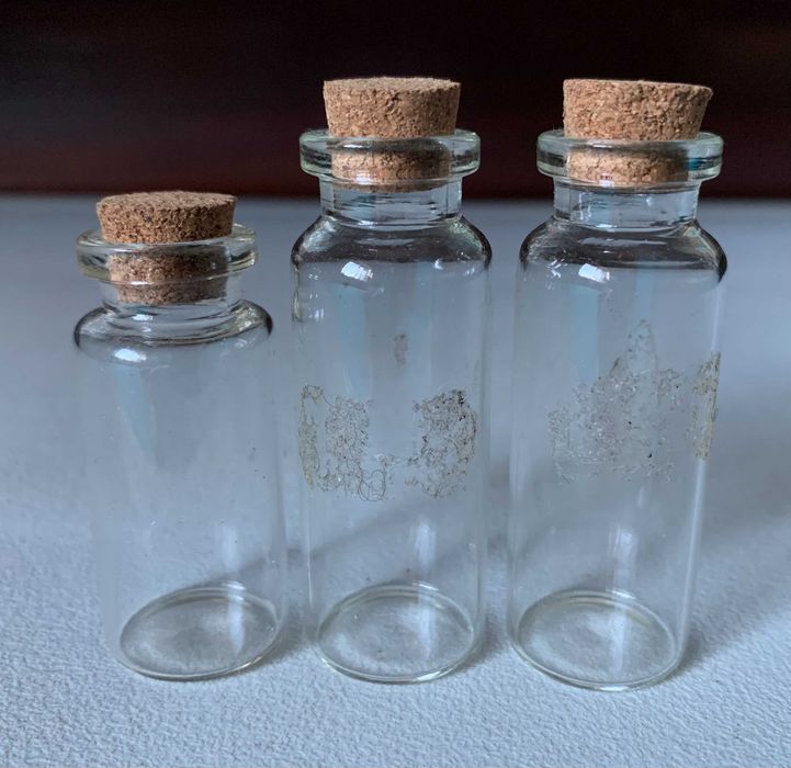 Conjunto de 3 Pequenos Frascos com Rolha