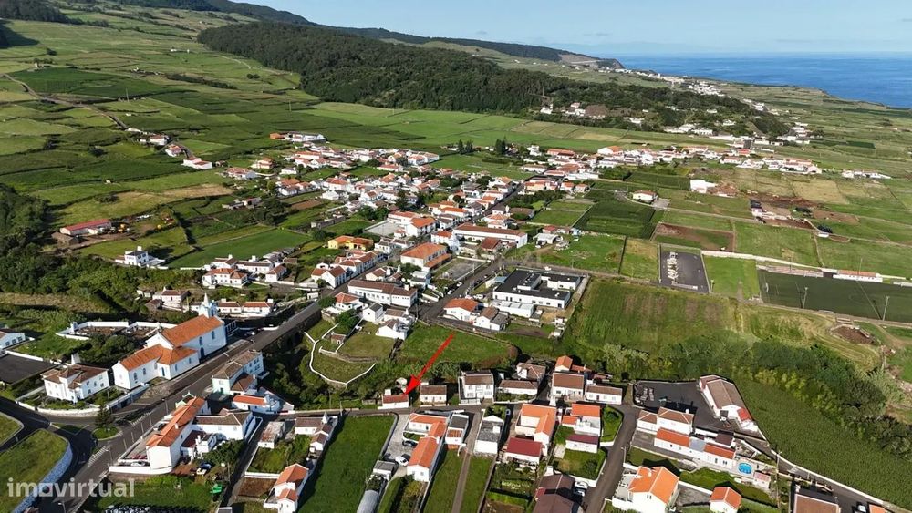 Duas Moradias À Venda Em Conjunto — Altares
