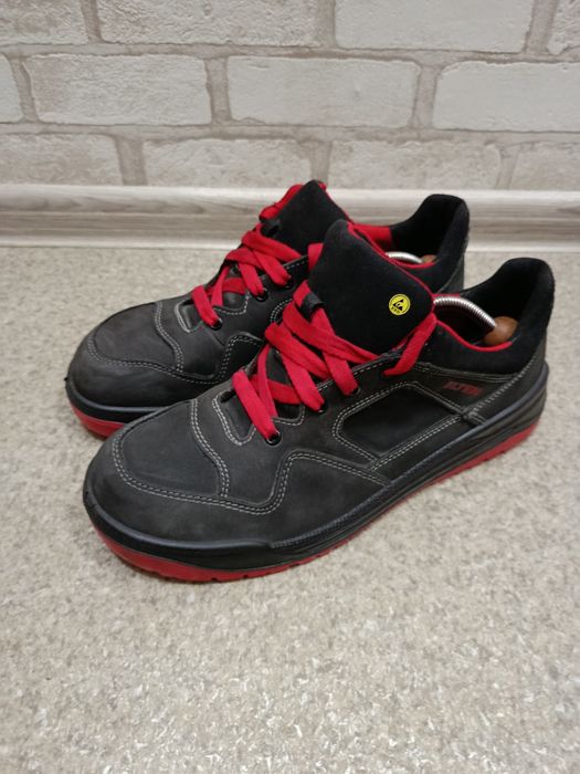 Кросівки для праці 45