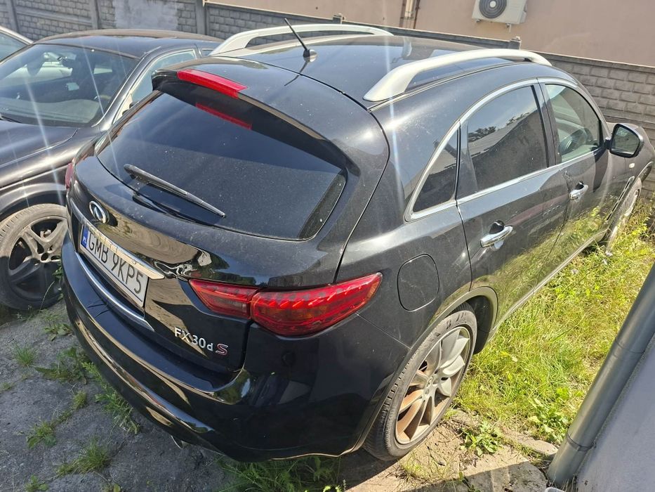 Infiniti fx30d zarejestrowany
