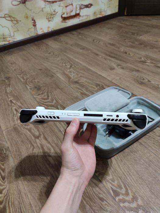 Asus rog ally 512гб в чудовому стані з комплектом