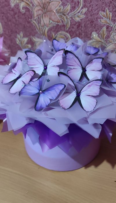 Букети з метеликів з підсвічуванням гірляндою