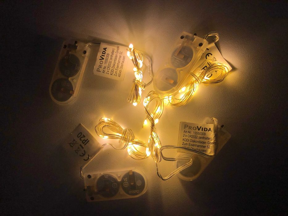 Lampki na druciku 10 LED Ciepłe światło (baterie CR2032)