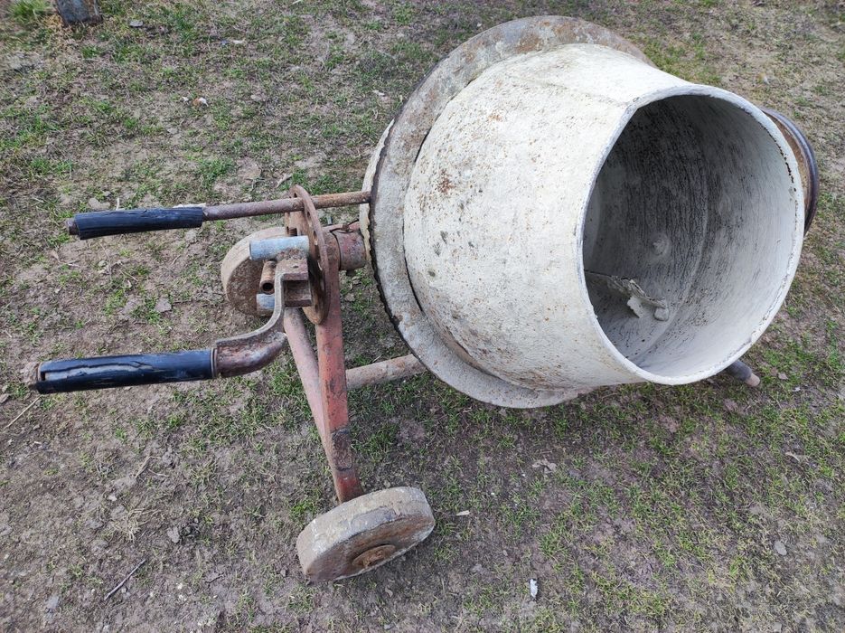 Бетонозмішувач виробництва СРСР.