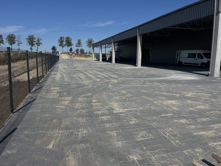 Maszynowe układanie kostki brukowej