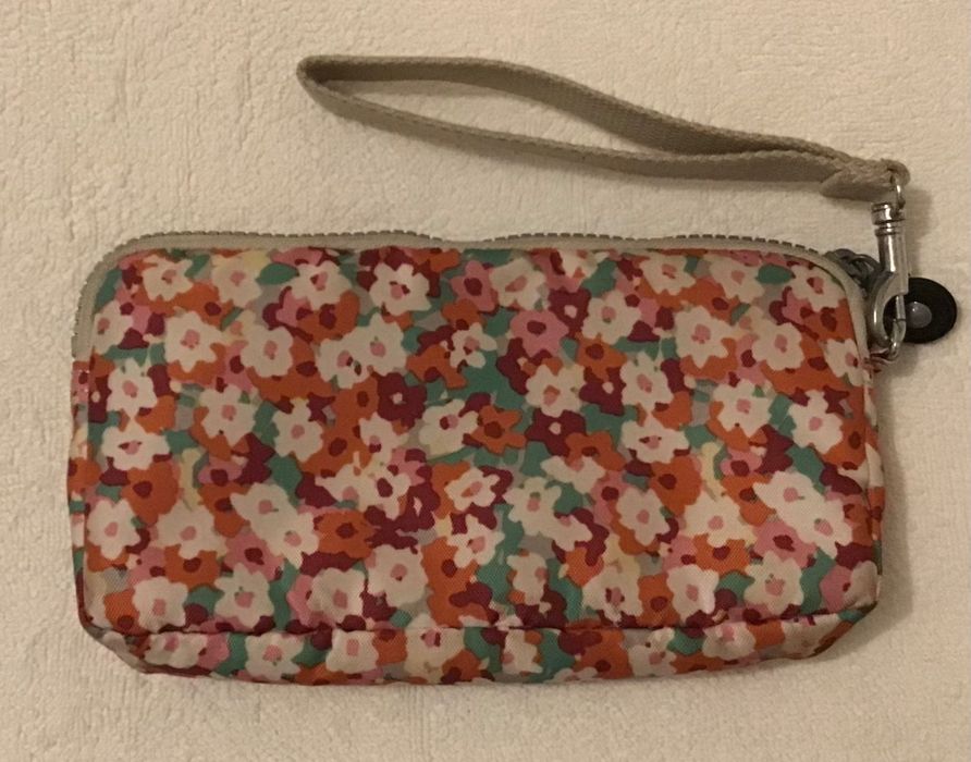 Bolsa estojo marca Kipling