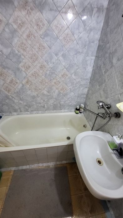 Продам 3х кімн кв Лукʼяненка.