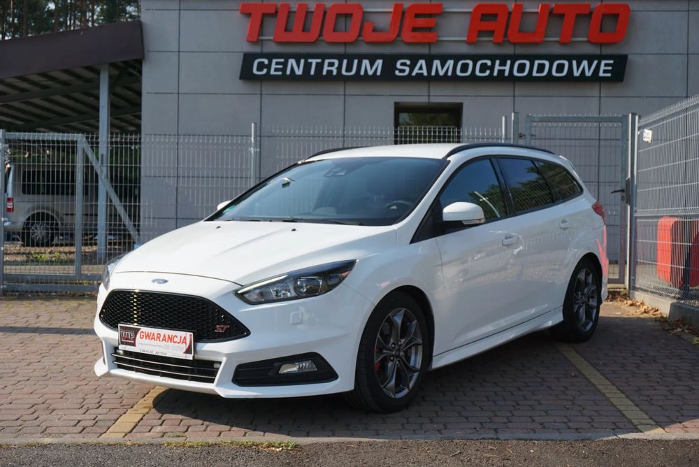 Ford Focus GWARANCJA 2.0 TURBO 250PS ST LED Xenon RECARO Bezwypadkowy Zamiana