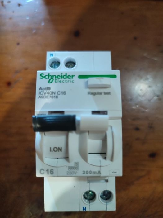 Schneider Disjuntor diferencial A9DE7616
