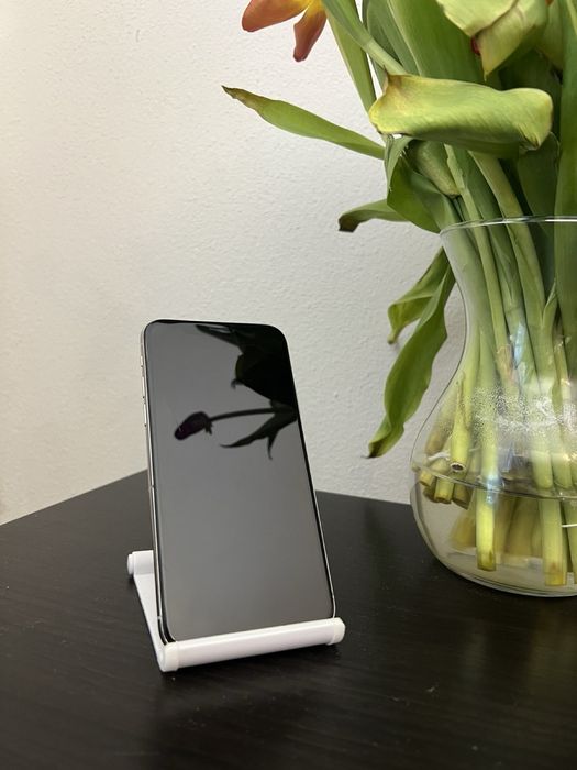 Продам iPhone Xs на 64gb