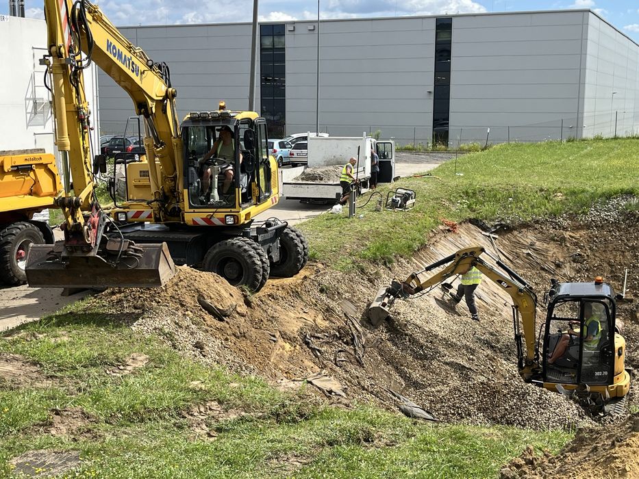 Transport Wywrotka Koparka kołowa Prace ziemne Przygotowanie terenu