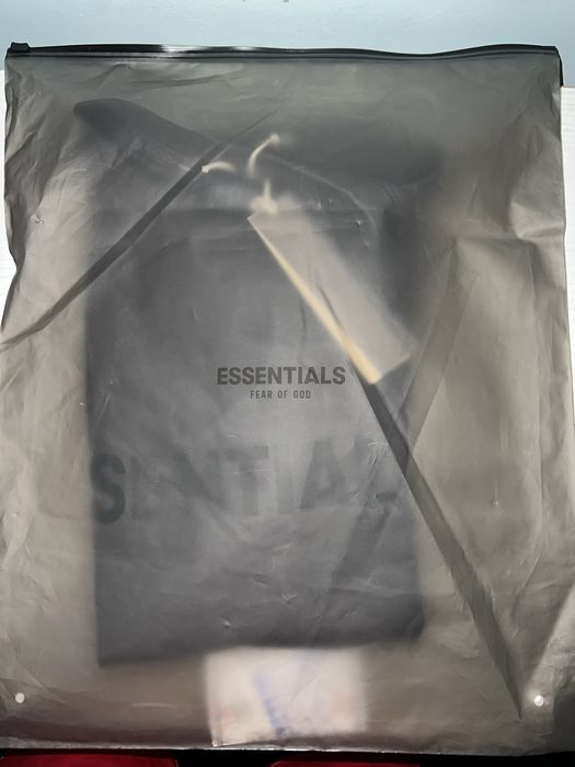 Футболка Essentials