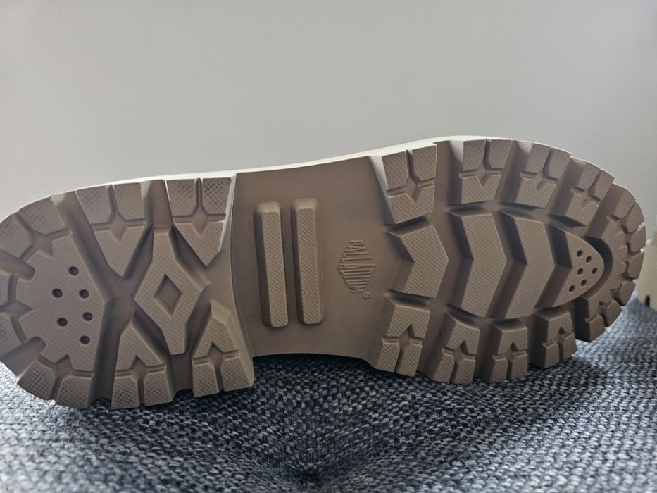 Palladium skóra naturalna nowe rozm 40 !