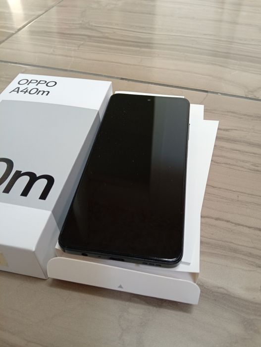 Oppo a40m 8/256 gb.