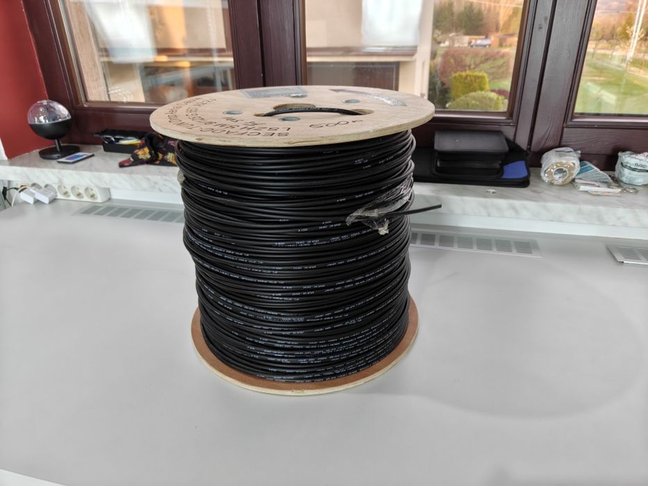 Kabel światłowodowy napowietrzny Drop 4J G.657.A2 Aramid 500m