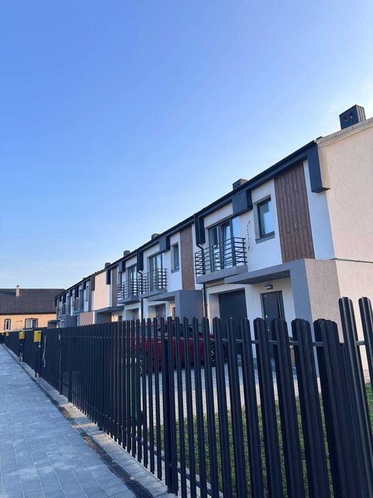 Зданий таун в с. Вовчинець