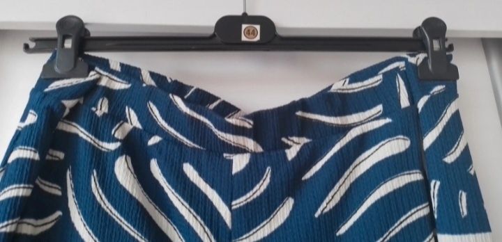 Materiałowe spodnie damskie H&M rozm.50