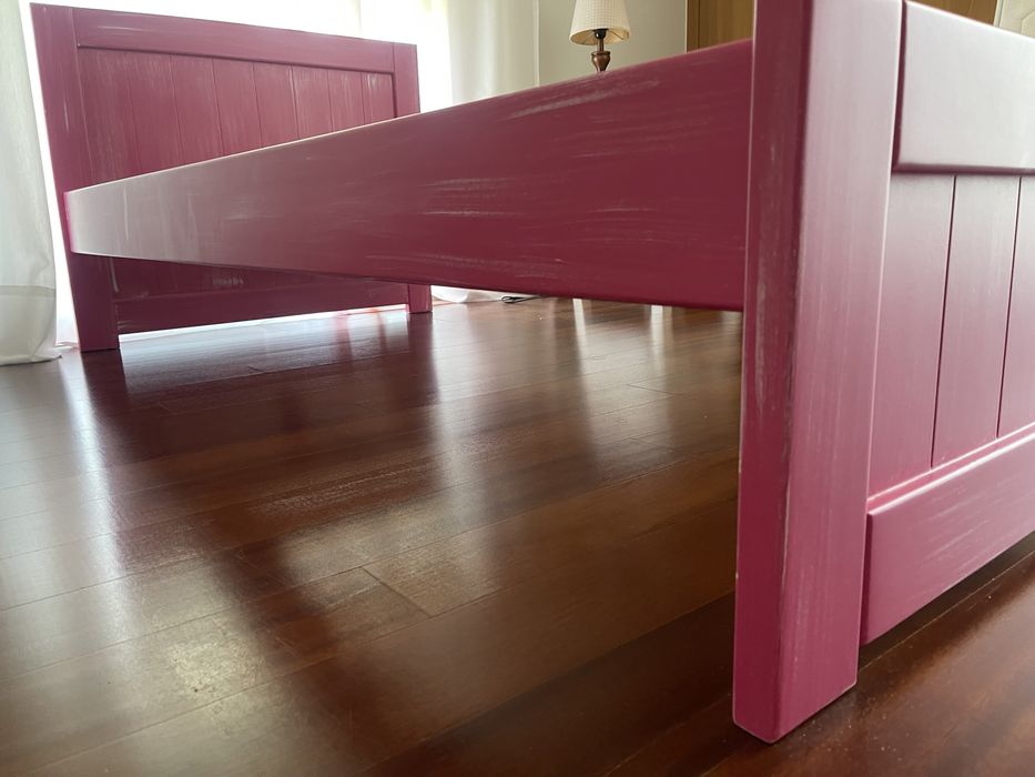 Cama solteiro em madeira maciça (com estrado 190 cm x 90 cm)