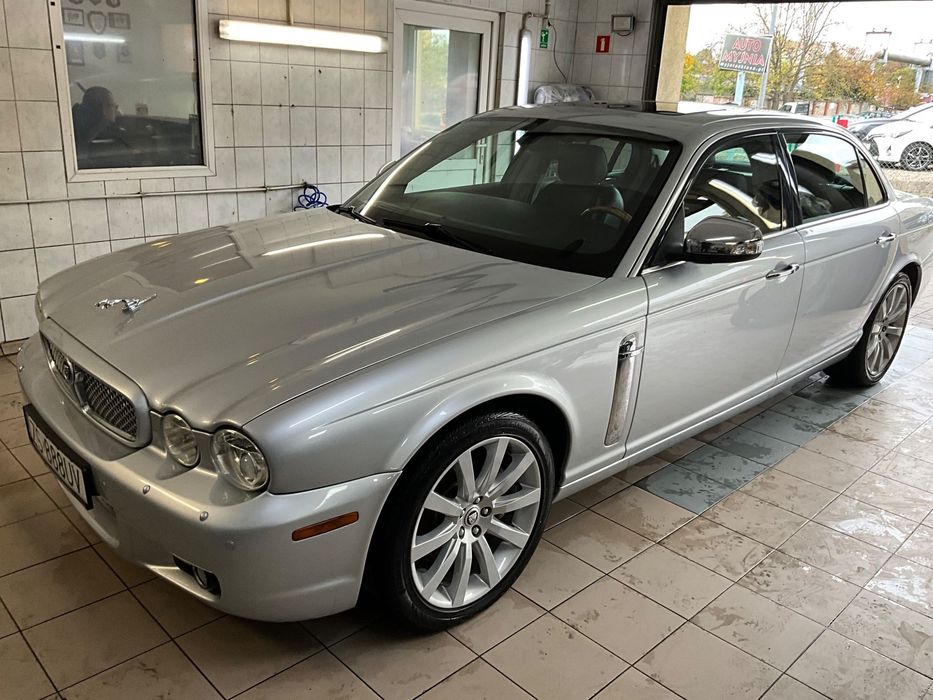 Jaguar XJ