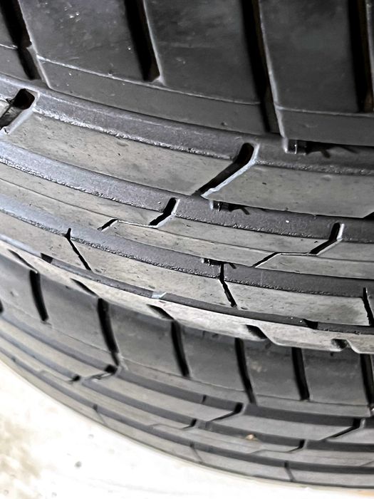 Pneus Hankook Ventus S1 Evo3 (Tesla) - 235/40/19 - Como NOVOS