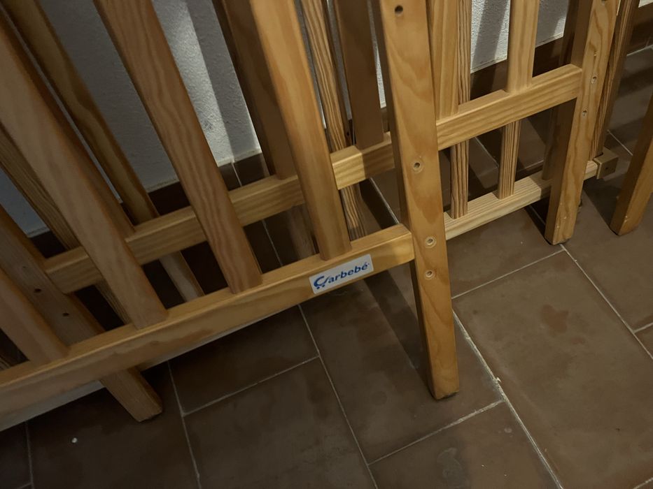 Cama de grades de criança