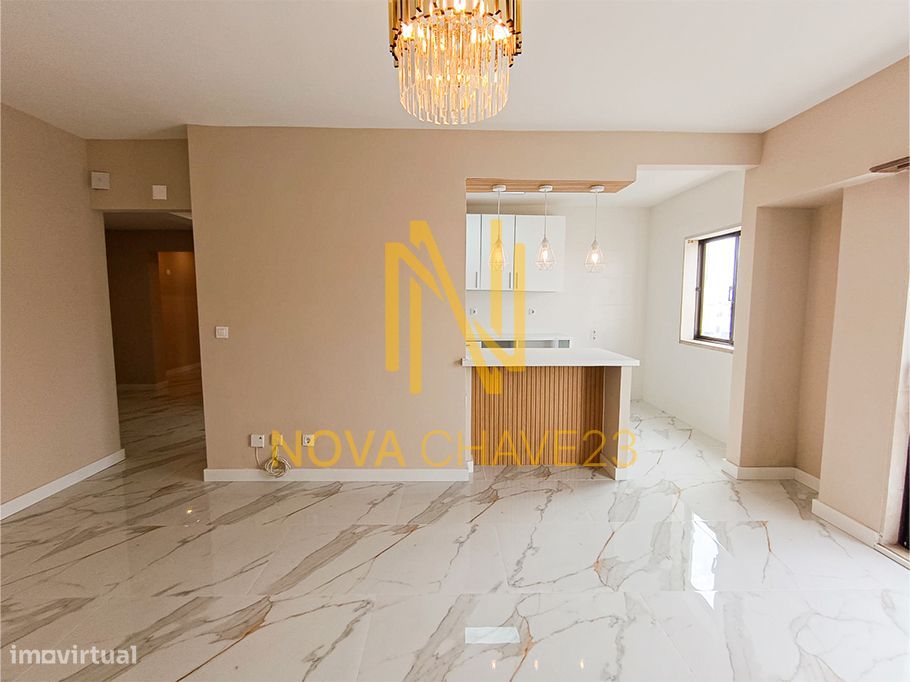 Apartamento T2 Totalmente Remodelado na Rinchoa – 91 m² | 6.º Andar