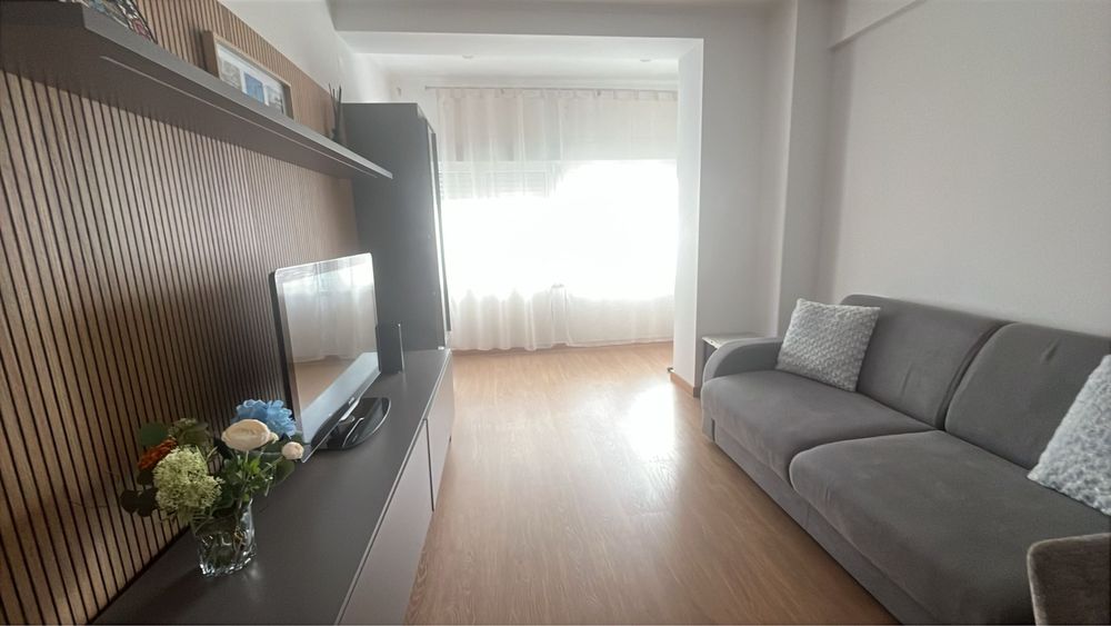 T2 Remodelado a 5 min do Metro da Pontinha | Venda Direta