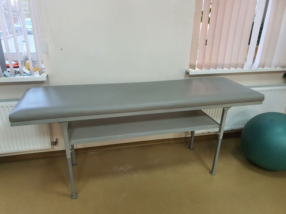 Масажні столи стаціонарні металеві