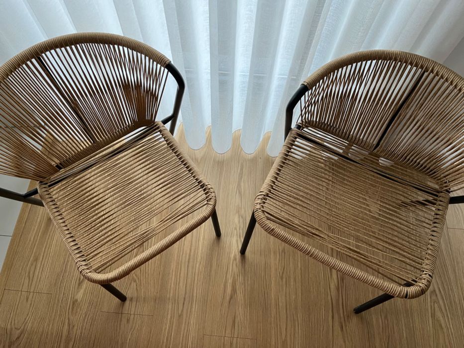 Duas cadeiras para exterior/interior