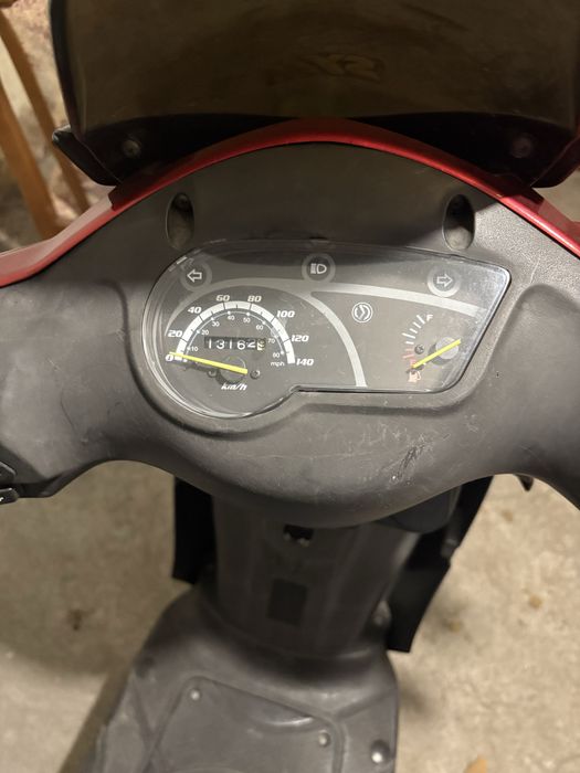 Moto comet 125  - oferta capacete e suporte telemovel (treze mil km)