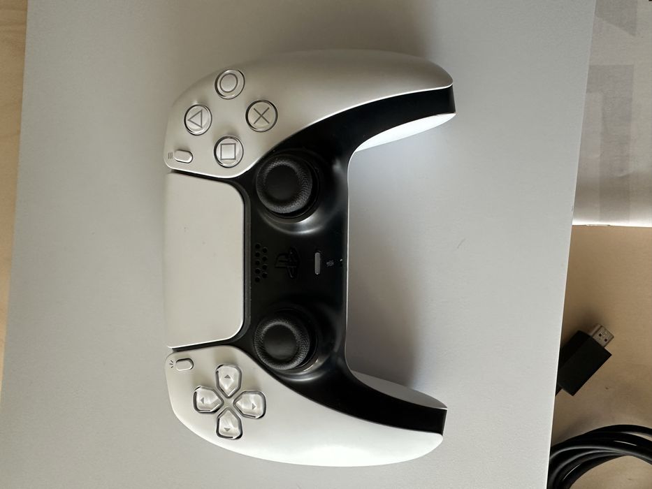 Consola Playstation 5, 825 GB,  Branca, 1 Comando, com caixa.