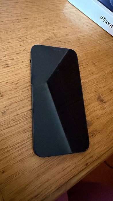 iPhone 12 64gb com pequenas marcas de uso na lateral.