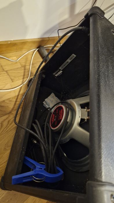 Guitarra e amplificador novos