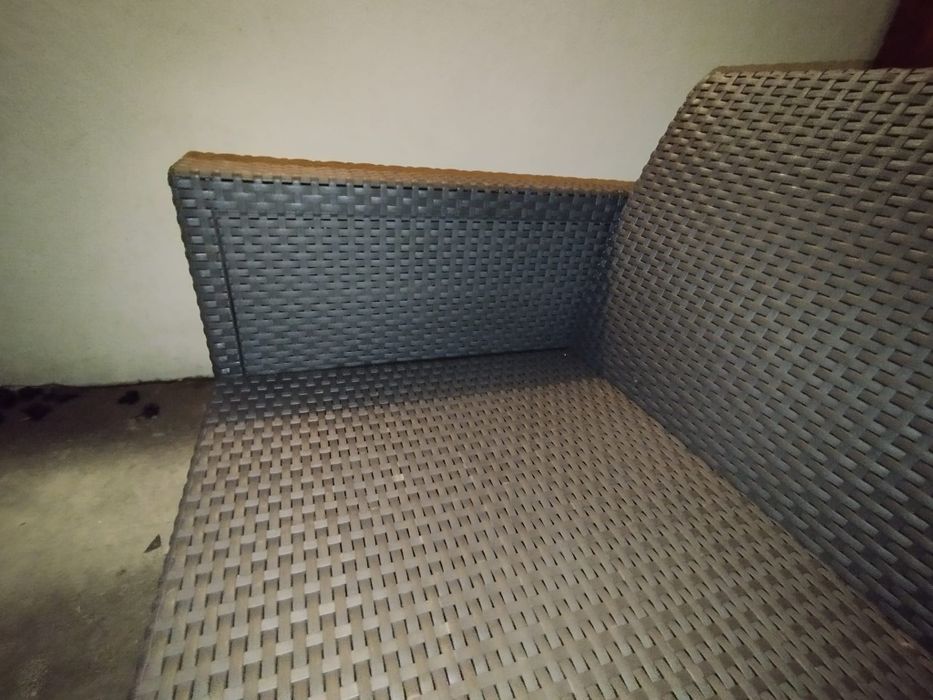 Sofá de jardim em rattan sintético cinzento – bom estado