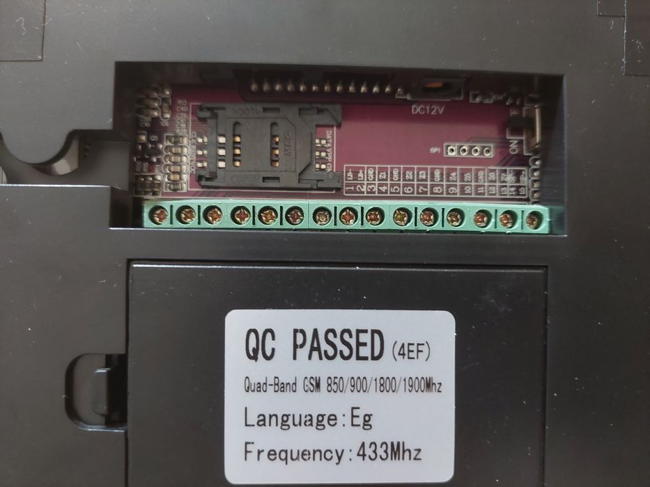Alarme GSM com 8 zonas fio + 99 sem fio