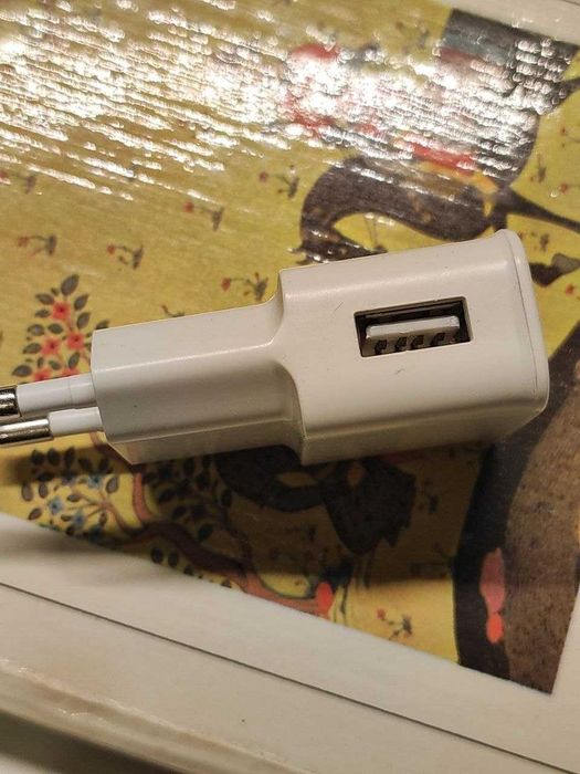 Mała ładowarka USB z wtyczką EU – idealna w podróż