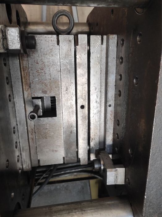 Прессформа для дистанционных подкладок